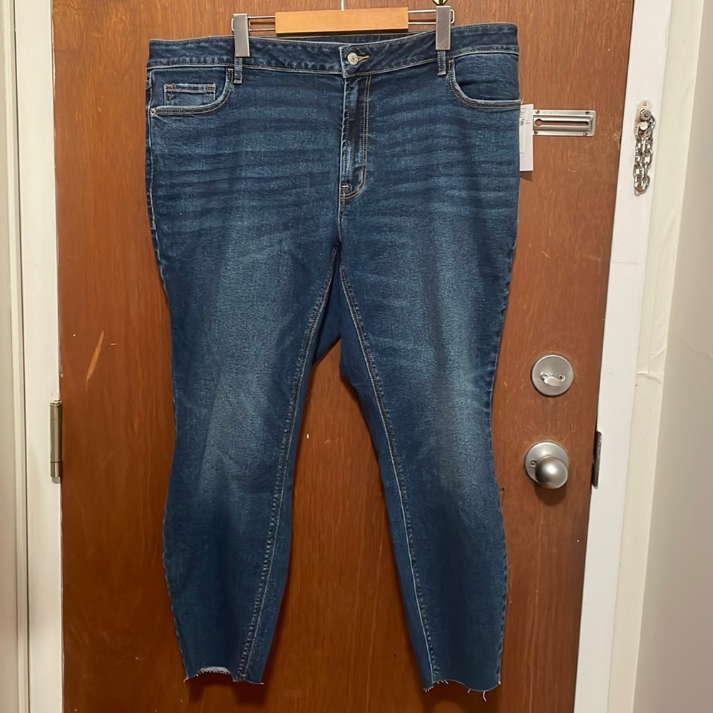 NWT Old Navy Mid-Rise Rockstar Super-Skinny Cut-Off Jeans